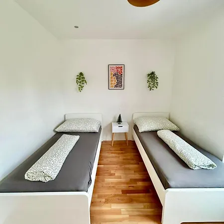 Spacious Modern With Free Parking Apartamento Gerasdorf bei Wien