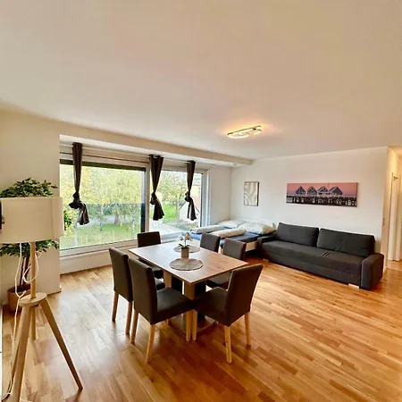 Spacious Modern With Free Parking Apartamento