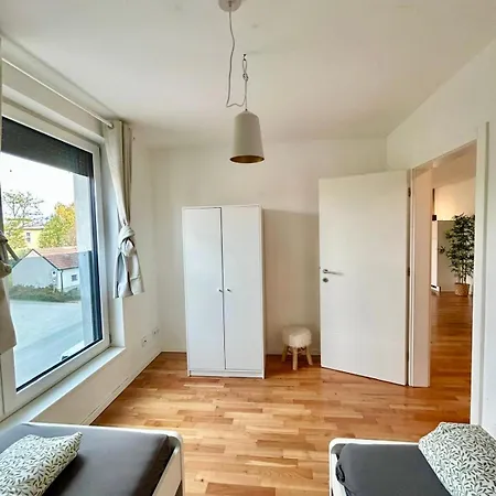 Spacious Modern With Free Parking Gerasdorf bei Wien