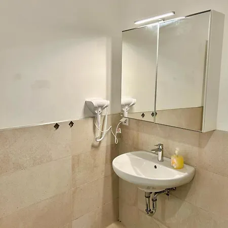 Spacious Modern With Free Parking Apartamento