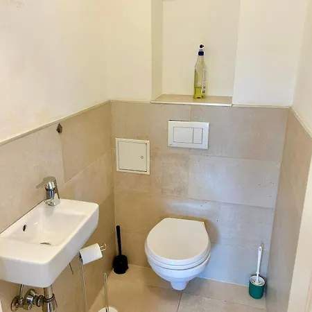 Apartamento Spacious Modern With Free Parking Gerasdorf bei Wien